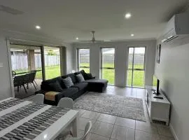 Beautiful 4 bdr house - Sandstone point, Bribie