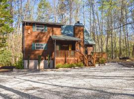Black Bear Haus โรงแรมในSautee Nacoochee