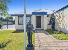 Family Beach House with Tennis Court in Dawesville