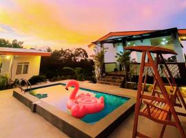 Brand New Villa Kuta Garden Cisarua Amazing Villa, hotel in Cilama