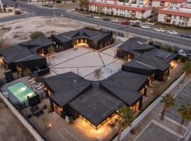 Blackhaus Full Buyout by AvantStay 16-Room Hotel, apartmen servis di Palm Springs