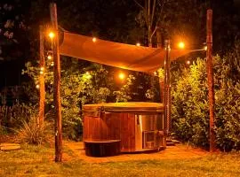 Vrijstaande 6 persoons Bungalow hottub en pizzaoven op vakantiepark