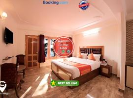 Goroomgo Kalra Regency - Best Hotel Near Mall Road with Parking Facilities - Luxury Room Mountain View, hotel in Shimla