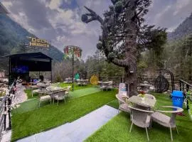 Delhi Height Kasol - Cafe and Hotel
