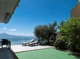 Mantegna - garden with Lake view and swimming pool