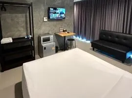 Udomsuk Inn & Cafe - BTS Udomsuk