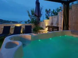 Luxury Sunrise Jacuzzi Apts, 50 m from the beach