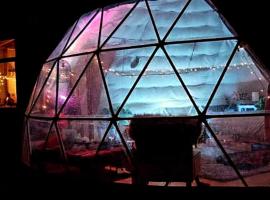 Waipu Off-grid Eco Geodesic Glamping Dome, hotel in Waipu