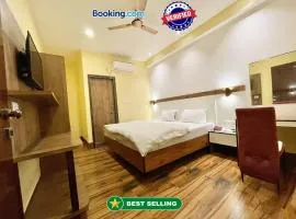 Hotel SHIVAM ! Varanasi Forɘigner's Choice ! fully-Air-Conditioned-hotel lift-and-Parking-availability, near Kashi Vishwanath Temple, and Ganga ghat 2