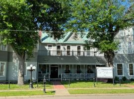 Woodbine Inn and Restaurant, hotel with parking in Madisonville