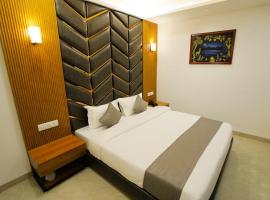 Hotel The Grand,位于印多尔印多尔机场 - IDR附近的酒店