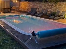Villa provençale - piscine-calme, отель в Драгиньяне