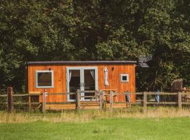 The hideaway at hiddenwood glamping, campsite in Corsley