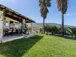 Paradiso Vintage Villa: Traditional 1944 Gem