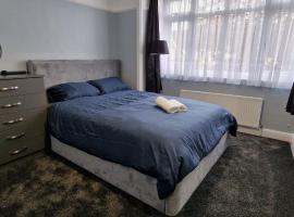 Rowan Crescent's Luxury Stay-In, habitació en una casa particular a Streatham Vale