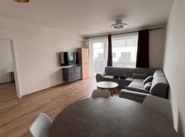 2 room apartment, balcony, new building, 301, hotel in Rovinka