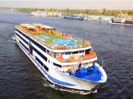 live Nile in style Nile cruise in Luxor and Aswan, hajó Luxorban