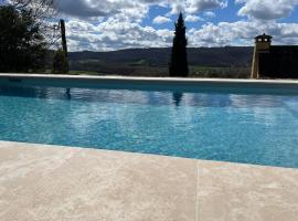 Belle Périgourdine avec piscine à 20 minutes de Sarlat, hytte i Bézenac