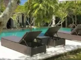1 Private bedroom with terrace and pool in Bingin