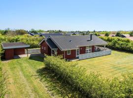 Beautiful Home In Tarm With Wifi, hytte i Tarm
