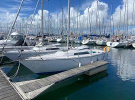 nuit insolite sur un petit voilier, båt i La Rochelle