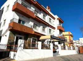 APARTAHOTEL DOÑA REYES, serviced apartment in Chipiona