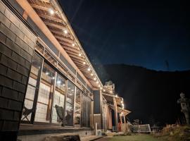 一棟貸x滝が見える半露天 自動麻雀卓 最大20名12時チェクイン後すぐにBBQ可, hotel con alberca en Ueda