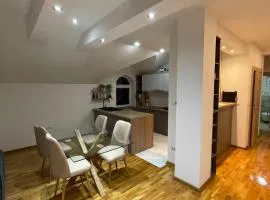 Casa Mia Apartments - Modern - Comfortable Stays 5 Min from Airport - Transport Possible