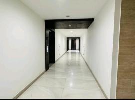 Premium 1BR DHA Phase 5, khách sạn gần Sân bay quốc tế Allama Iqbal - LHE, Lahore