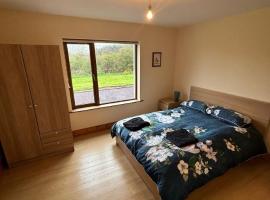 Beautiful Home in Dingle, hotel in Dingle
