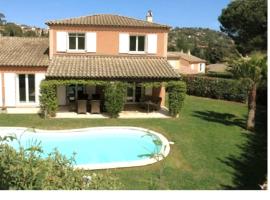 Charmante villa avec piscine - Golfe St Tropez, cottage in La Croix-Valmer