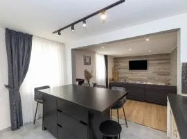 Nikky 2BR apt. in old town centre
