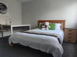 Auckland sweet home, hotel with parking in Auckland