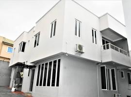 Beautiful 2 Bedroom Town House, hotell i Lagos