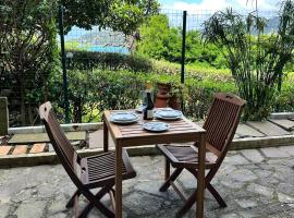 Libeccio 1 - Holiday Home Lerici, отель в Леричи