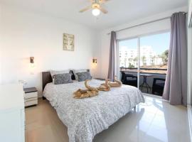 Amazing 2 bedroom flat with Beachfront and Pool, Paraíso del Sur A306, feriebolig i Playa Paraiso
