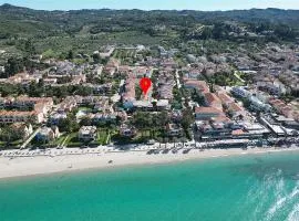 Victoria House Pefkohori 3 bedrooms 12 guests