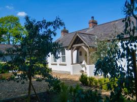 Luxury Croft Templepatrick Near Airport Rabbit and Hilton hotel, holiday home in Templepatrick