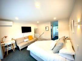 2 Mile Bay Guesthouse: Taupo şehrinde bir otel