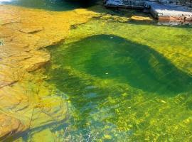 Paraiso na beira de cachoeiras Canyons Capitólio MG、グアペのホテル