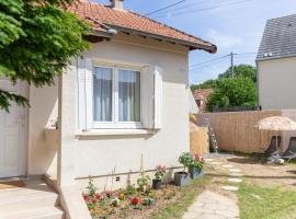 La maison du bonheur - CDG & parc des expos - piscine privée, hôtel à Villepinte