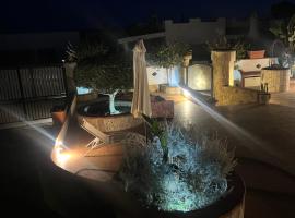 Villa gio puglia salento esclusiva villa privata con 6 camere doppie 3 bagni posti auto terrazza giardino 5 minuti dal mare – hotel w mieście San Pietro in Bevagna