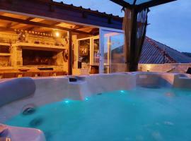 Luxury Sunrise Jacuzzi Apts, 50 m from the beach, hotel s jacuzzi v destinaci Kali