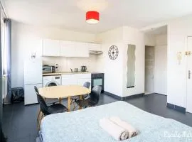 Escale-marne fr - 102 - Free Parking - Free Luggage Storage - Metro 8 Eiffel Tower - All equipped - Linen Included - Washing Machine - Panoramic View - From 1 to 4 guests