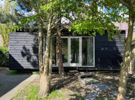 A tiny house close to nature - Amsterdam region, hotel in Lelystad