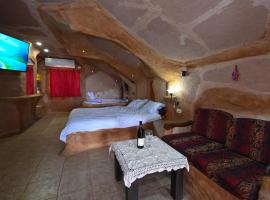 The cave spirit, hotel in Poriyya Illit