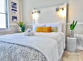 Charming Jax Apt for 4 with free parking, hotel u gradu 'Jacksonville'