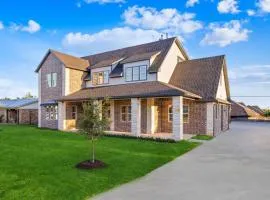 Lakeview Oasis Home with Spa
