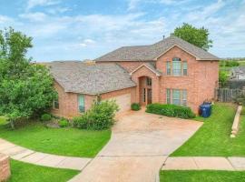 Modern, Spacious, Comfy & Cozy for longer stays, cottage in Edmond