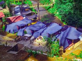 wulandari reverside camping ground pinus singkur、バンドンのグランピング施設